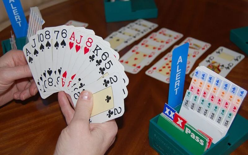 Nghiên cứu cách đọc bài đối thủ trong phỏm